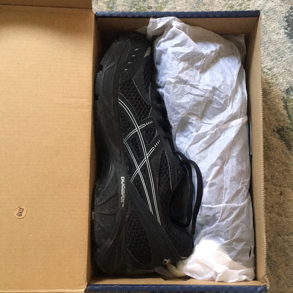 Women’s running shoes